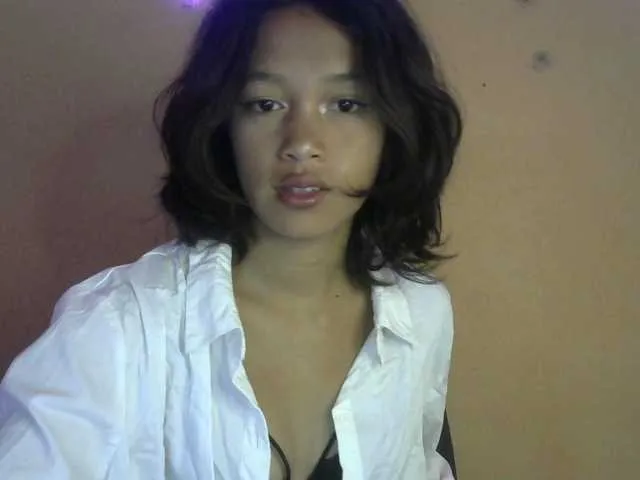 Laura1881 – webcam model profile photo