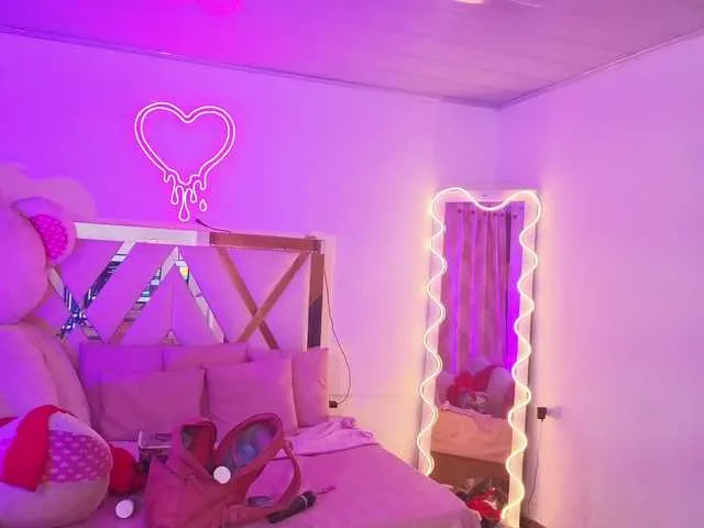 Vik1One1 – webcam model profile photo Image 11