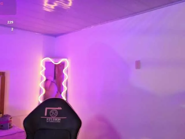 Vik1One1 – webcam model profile photo Image 12