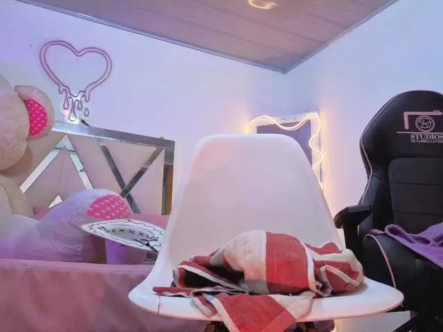 Vik1One1 – webcam model profile photo Image 5