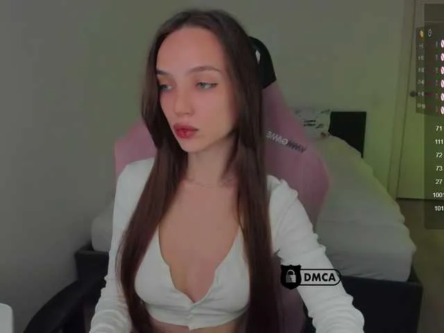 Kristallik-1 – webcam model profile photo Image 10