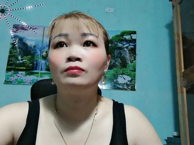 mikka_ela – webcam model profile photo Image 6