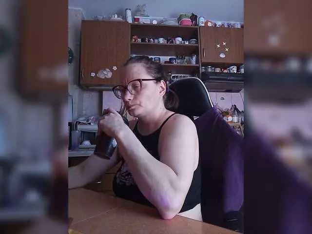 Ellidi – webcam model profile photo Image 11