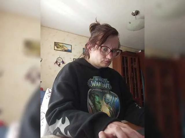 Ellidi – webcam model profile photo Image 9