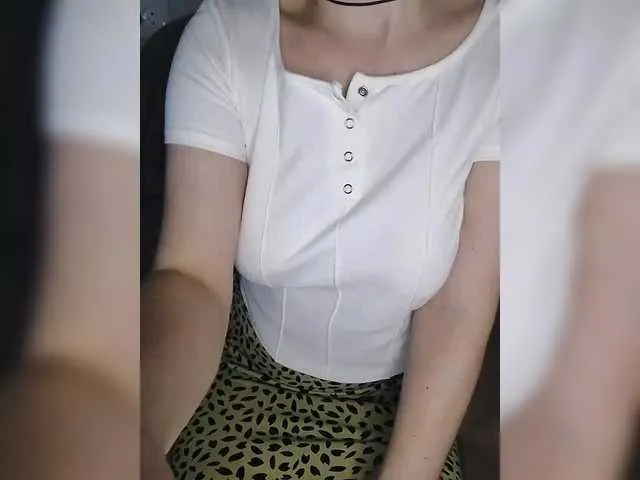 MiaLiaHot – webcam model profile photo Image 2