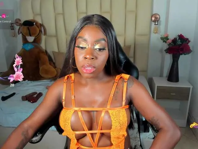 MinniMia – webcam model profile photo Image 5