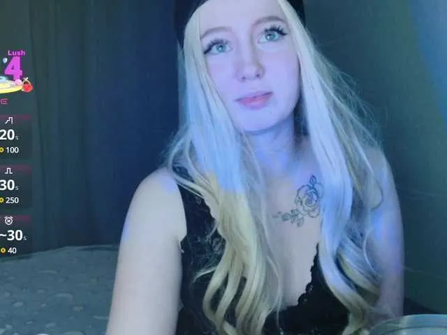 MiaLiaHot – webcam model profile photo Image 13