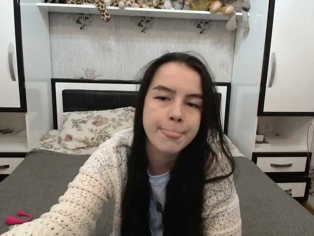 Likachkaa – webcam model profile photo Image 3