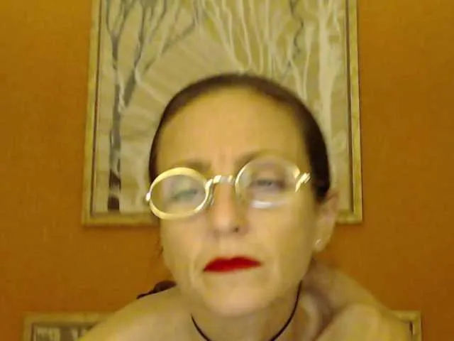 Kristallik-1 – webcam model profile photo Image 12