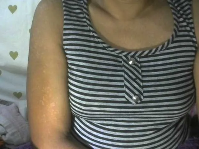 MiaLiaHot – webcam model profile photo Image 12