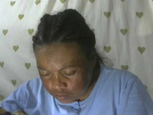 MiaLiaHot – webcam model profile photo Image 14