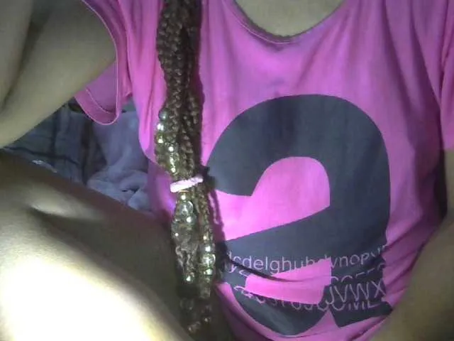 MiaLiaHot – webcam model profile photo Image 15