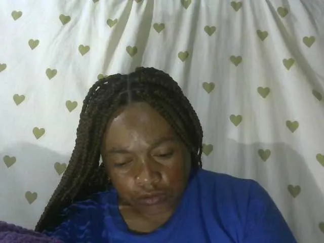 MiaLiaHot – webcam model profile photo Image 16