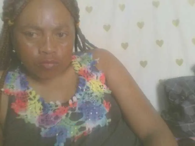 MiaLiaHot – webcam model profile photo Image 17