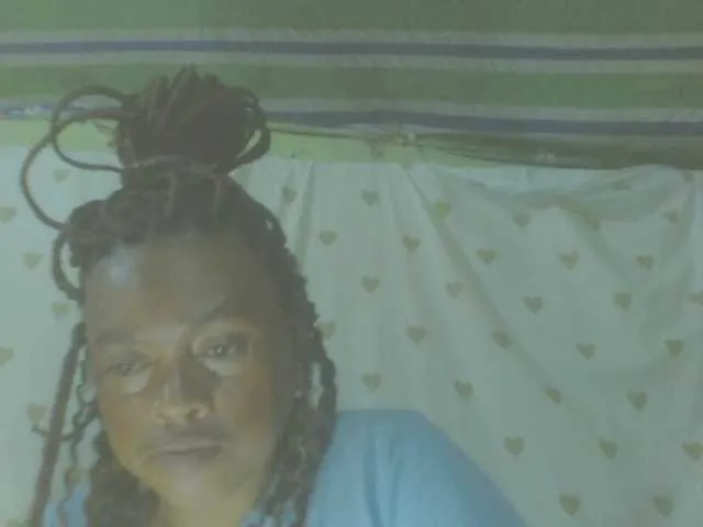 MiaLiaHot – webcam model profile photo Image 18