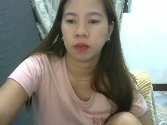 miss_juliaa – webcam model profile photo Image 2