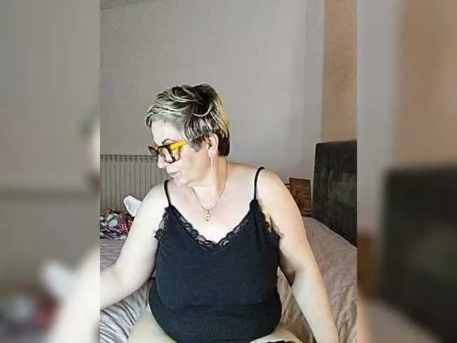 Likachkaa – webcam model profile photo Image 4