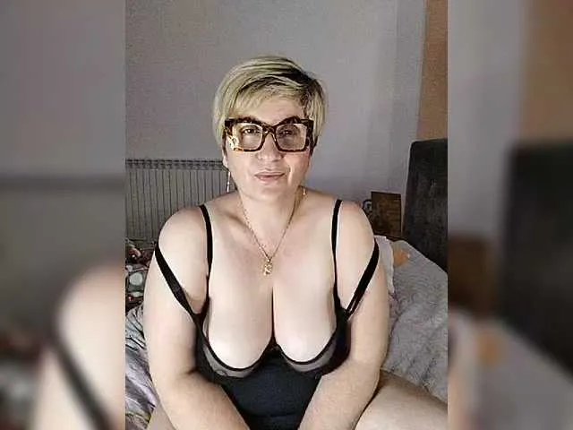 Likachkaa – webcam model profile photo Image 5