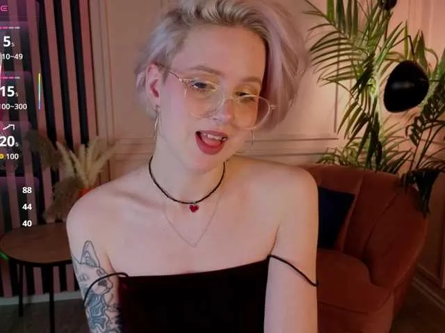 luna-son – webcam model profile photo