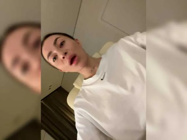 diffgirls1-1 – webcam model profile photo Image 13