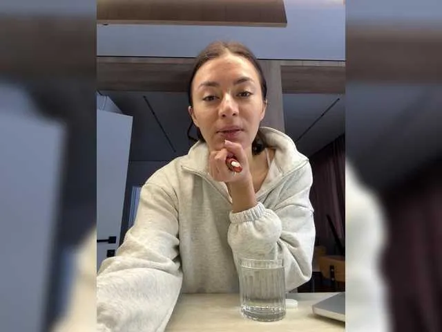 xlunami – webcam model profile photo Image 16