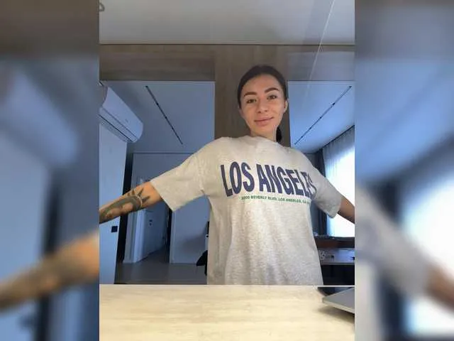 diffgirls1-1 – webcam model profile photo Image 5