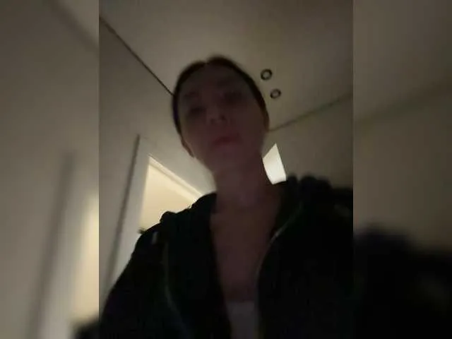 diffgirls1-1 – webcam model profile photo Image 9