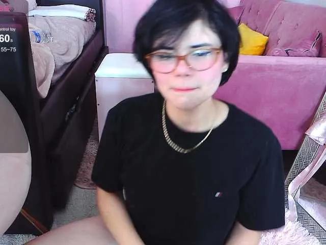 LinaTwins – webcam model profile photo Image 4