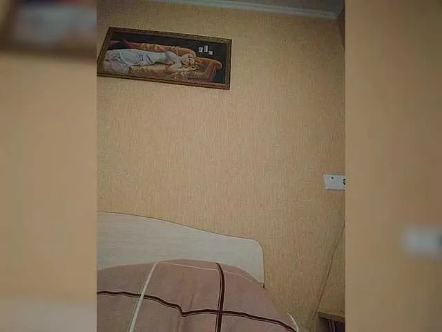 Likachkaa – webcam model profile photo Image 2