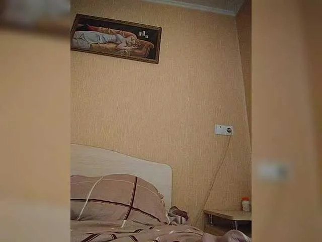 Likachkaa – webcam model profile photo Image 3