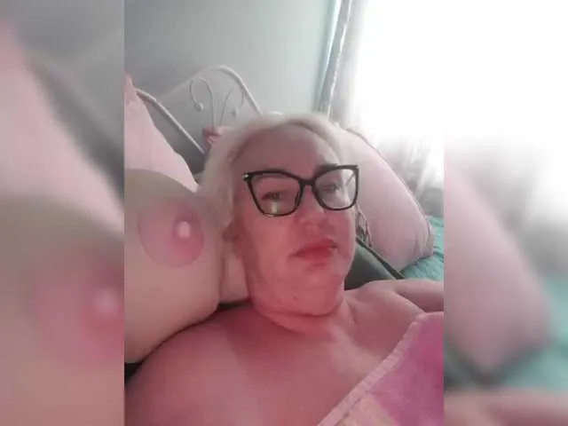 WhoreRobot – webcam model profile photo Image 5