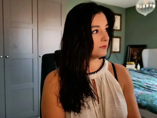 krissone – webcam model profile photo Image 13