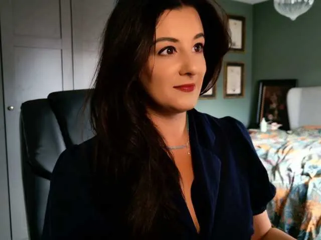 krissone – webcam model profile photo Image 2