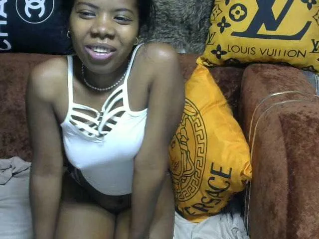 little__sophie18 – webcam model profile photo Image 11