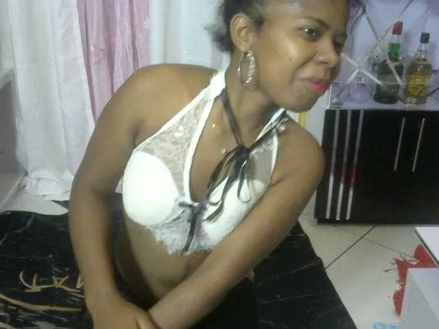 little__sophie18 – webcam model profile photo Image 17