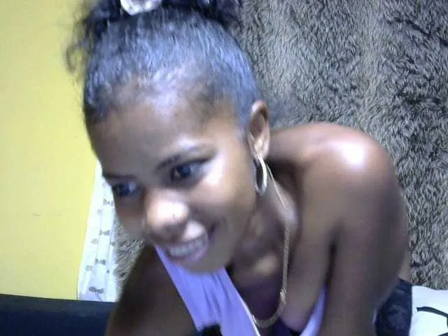 little__sophie18 – webcam model profile photo Image 7