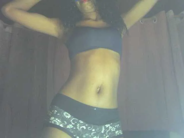 little__sophie18 – webcam model profile photo Image 9