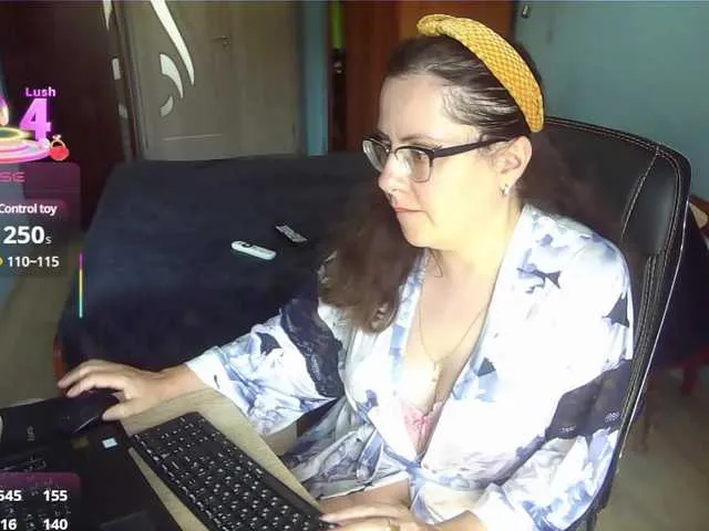 EditaMilf – webcam model profile photo Image 4