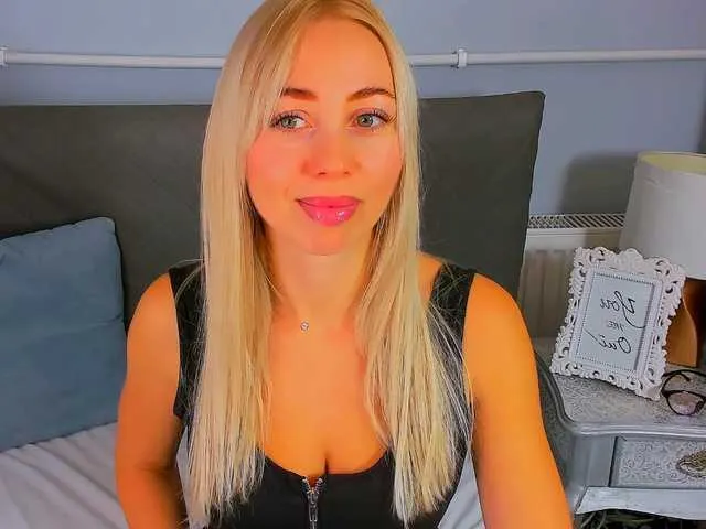 Lorablu – webcam model profile photo Image 18