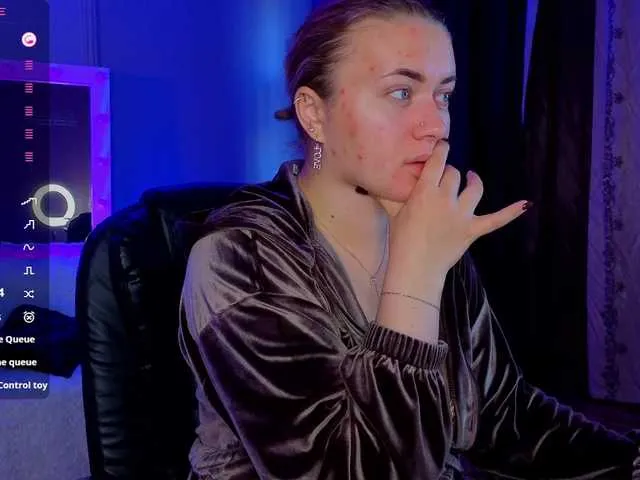 WhoreRobot – webcam model profile photo Image 15