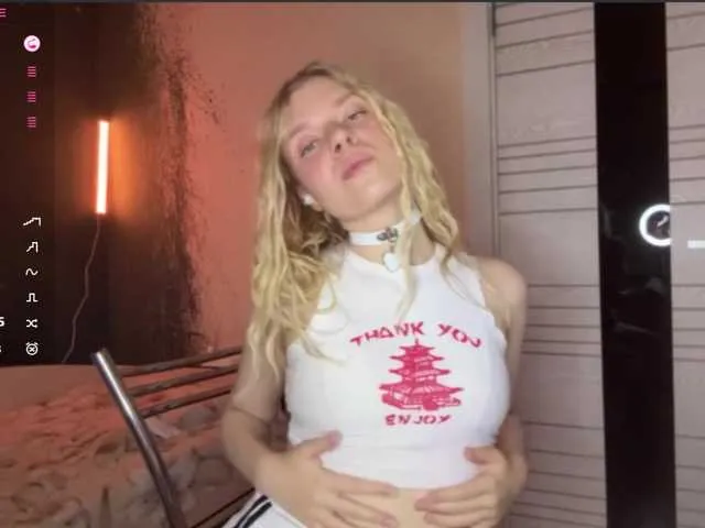 MiaLiaHot – webcam model profile photo Image 4