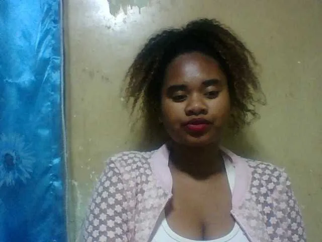 glossybabe_ – webcam model profile photo Image 3