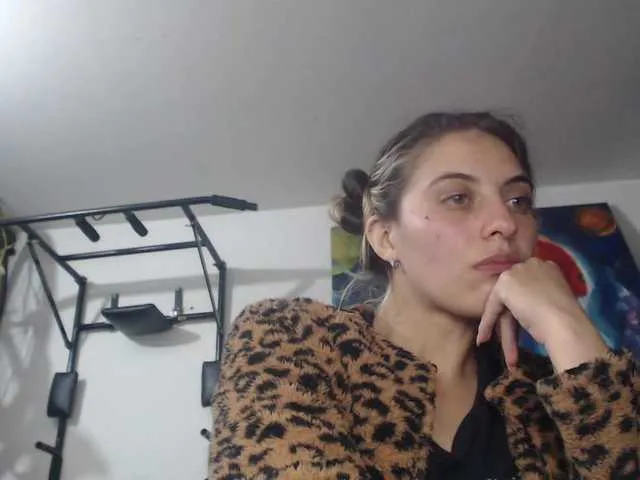 miss_juliaa – webcam model profile photo Image 2