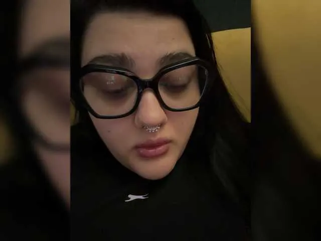 Maya-onelya – webcam model profile photo Image 2