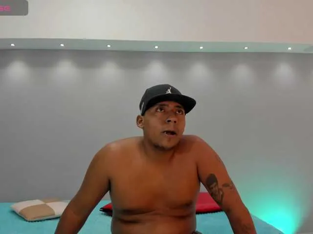 SquirtalPussy – webcam model profile photo Image 2