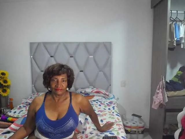glossybabe_ – webcam model profile photo Image 11