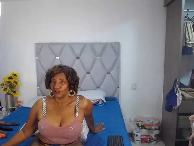 glossybabe_ – webcam model profile photo Image 15