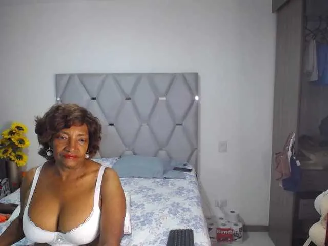 glossybabe_ – webcam model profile photo Image 16