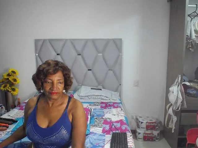 glossybabe_ – webcam model profile photo Image 19