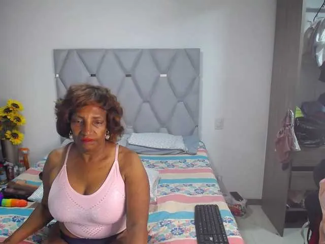 glossybabe_ – webcam model profile photo Image 6